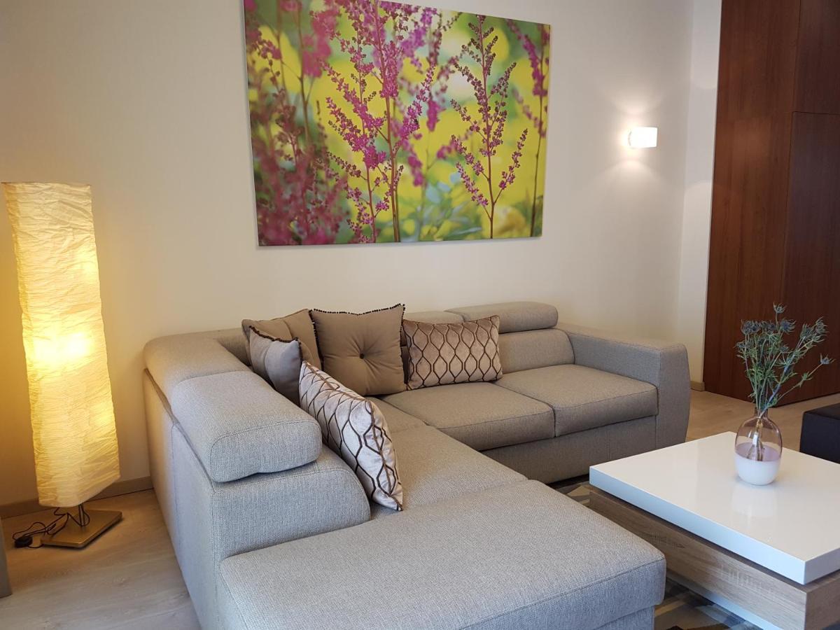 Great Flat With Terrace In Oldtown-Prime Rentals 카우나스 외부 사진